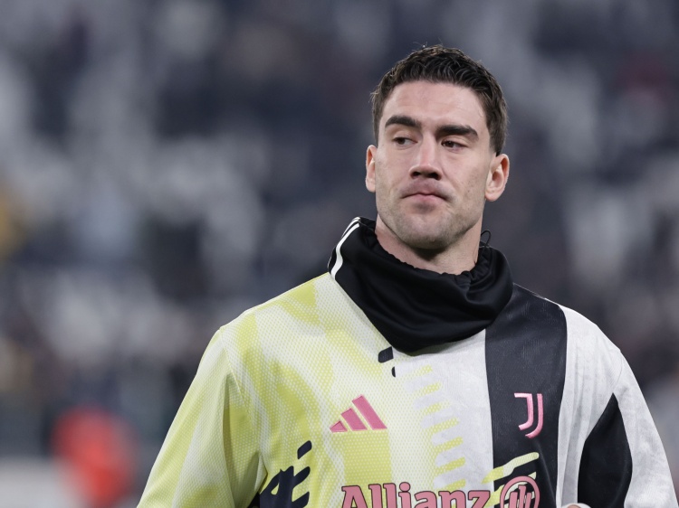 爱游戏-罗马诺:弗拉霍维奇去新月的交易已搁置 后者当前专注于其他目标