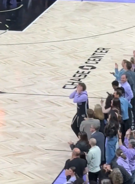 贴脸开大？波杰姆斯基对克拉克做库里“晚安”庆祝手势