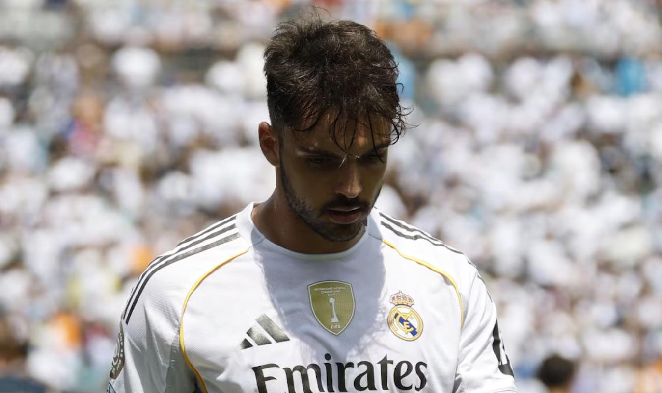 爱游戏-小阿森西奥道歉：穿上皇马球衣是梦想，但我未达到世俱杯的要求