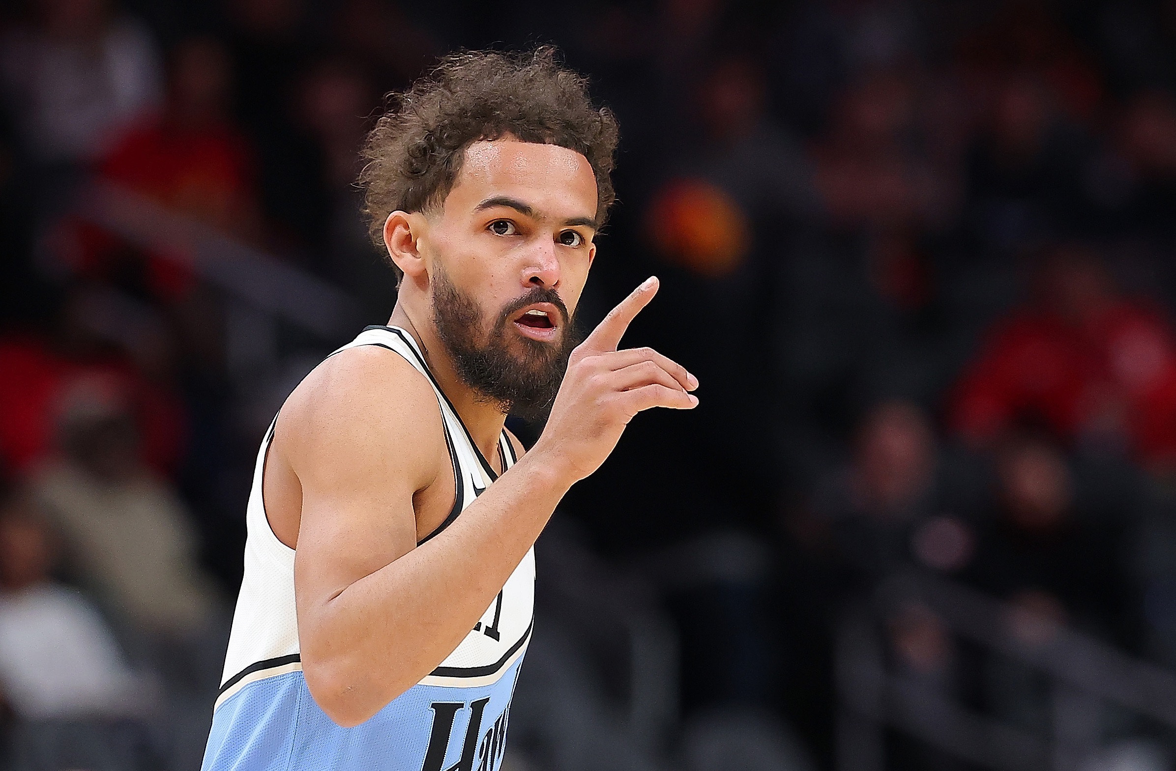 爱游戏官网-美记：特雷·杨对球队感到兴奋，认为保持健康会成为争冠球队