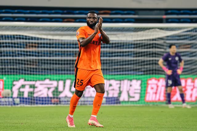 国足的遗憾？奥斯卡首秀造2球复刻水爷招牌动作