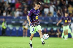 爱游戏官网-每体：卡萨多专注训练全力以赴，挑战巴萨首发位置是他最大目标