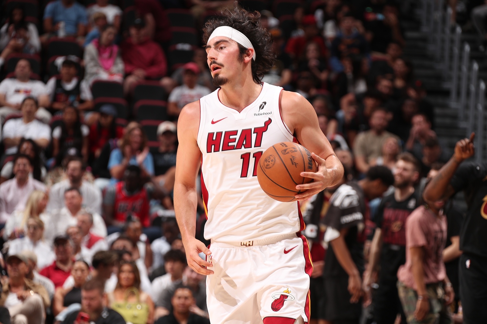 美媒策划三方交易方案：维金斯加盟湖人联手詹眉，八村塁与克内克特转投热火