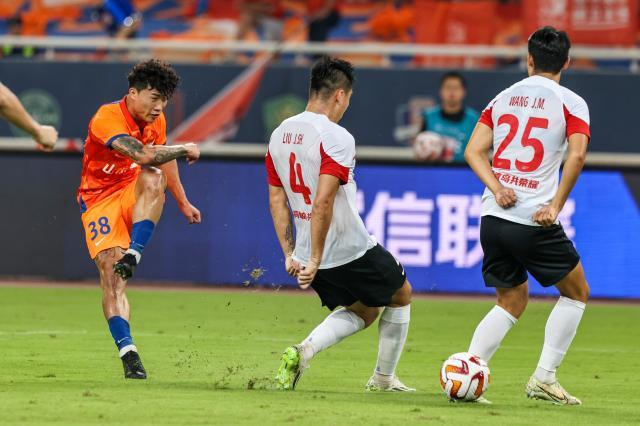 尴尬！谢文能同时入选国足国奥 缺席报告该打给谁？