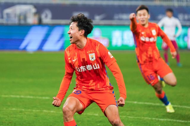 爱游戏APP-【足协杯】宋龙莫伊塞斯建功 十人泰山2比0申花晋级