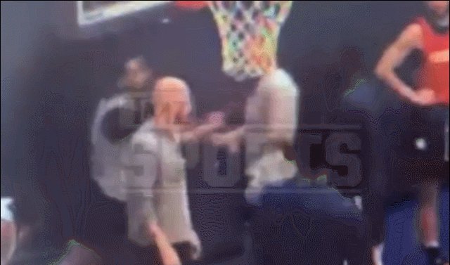 爱游戏-【观察】格林重拳被普尔躲过 结实地砸在了勇士脸上