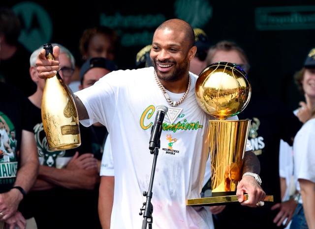 爱游戏体育-P.J.塔克死盯昔日队友，阐释防守尖兵的自我修养