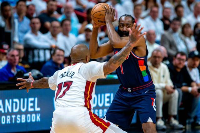 爱游戏体育-P.J.塔克死盯昔日队友，阐释防守尖兵的自我修养